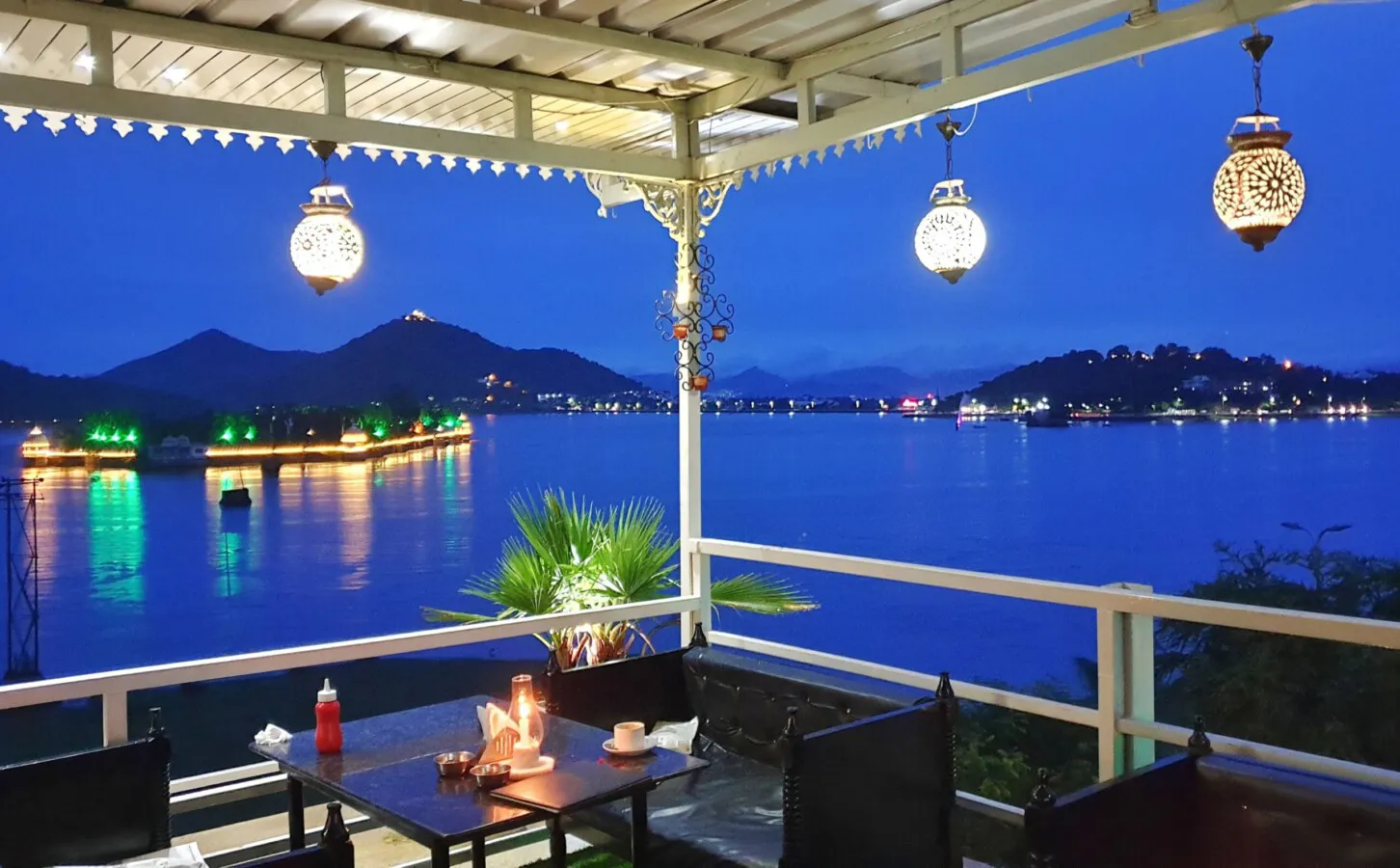 explore udaipur’s rooftop cafes with views